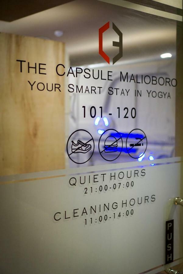 The Capsule Malioboro Vandrarhem Yogyakarta Exteriör bild